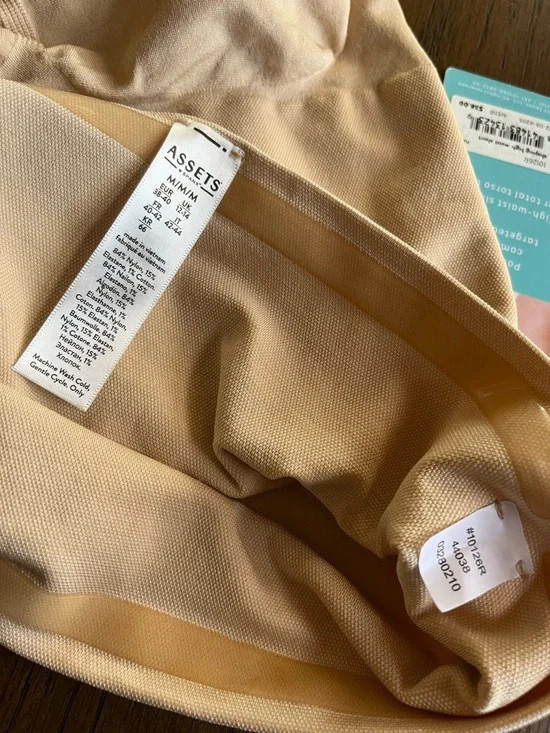 Assets by Spanx Remarkable Results Shaping High-Waist Shorts NWT Beige SZ Med - Picture 3 of 6